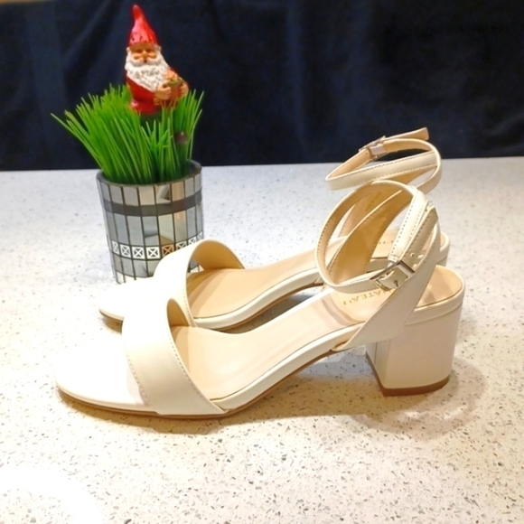 LE Chateau White Sandals - Picture 7 of 10